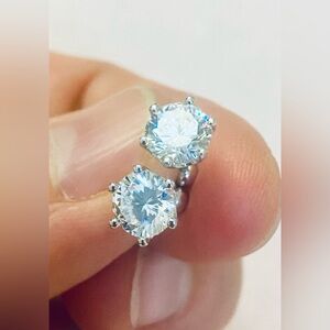 Pure Platinum & 1 CT Moissanite studs